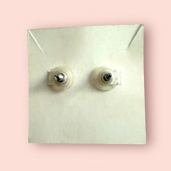 Stella & Dot ~ Essential Pearl Studs - Picture 4 of 5